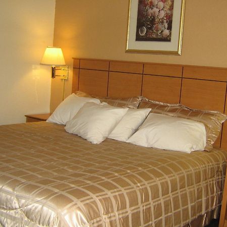 Americas Best Value Inn And Suites St. Cloud Esterno foto