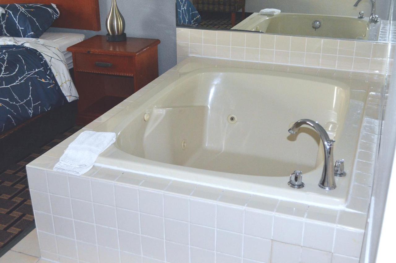 Americas Best Value Inn And Suites St. Cloud Saint Cloud Esterno foto