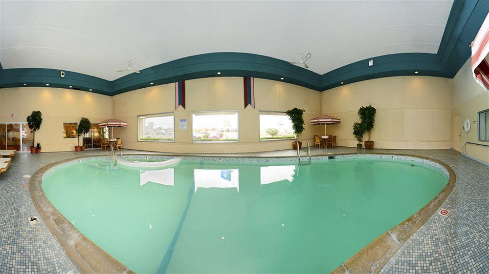 Americas Best Value Inn And Suites St. Cloud Esterno foto