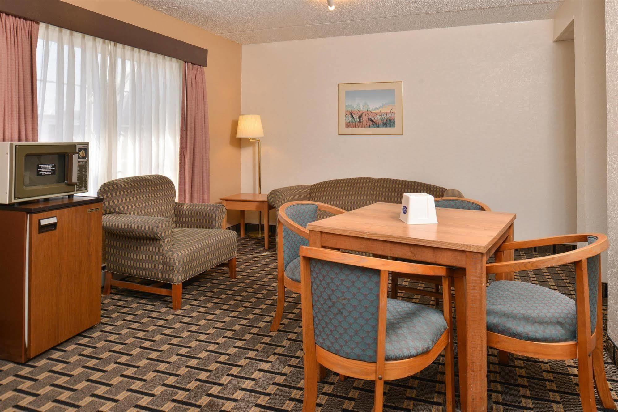 Americas Best Value Inn And Suites St. Cloud Esterno foto