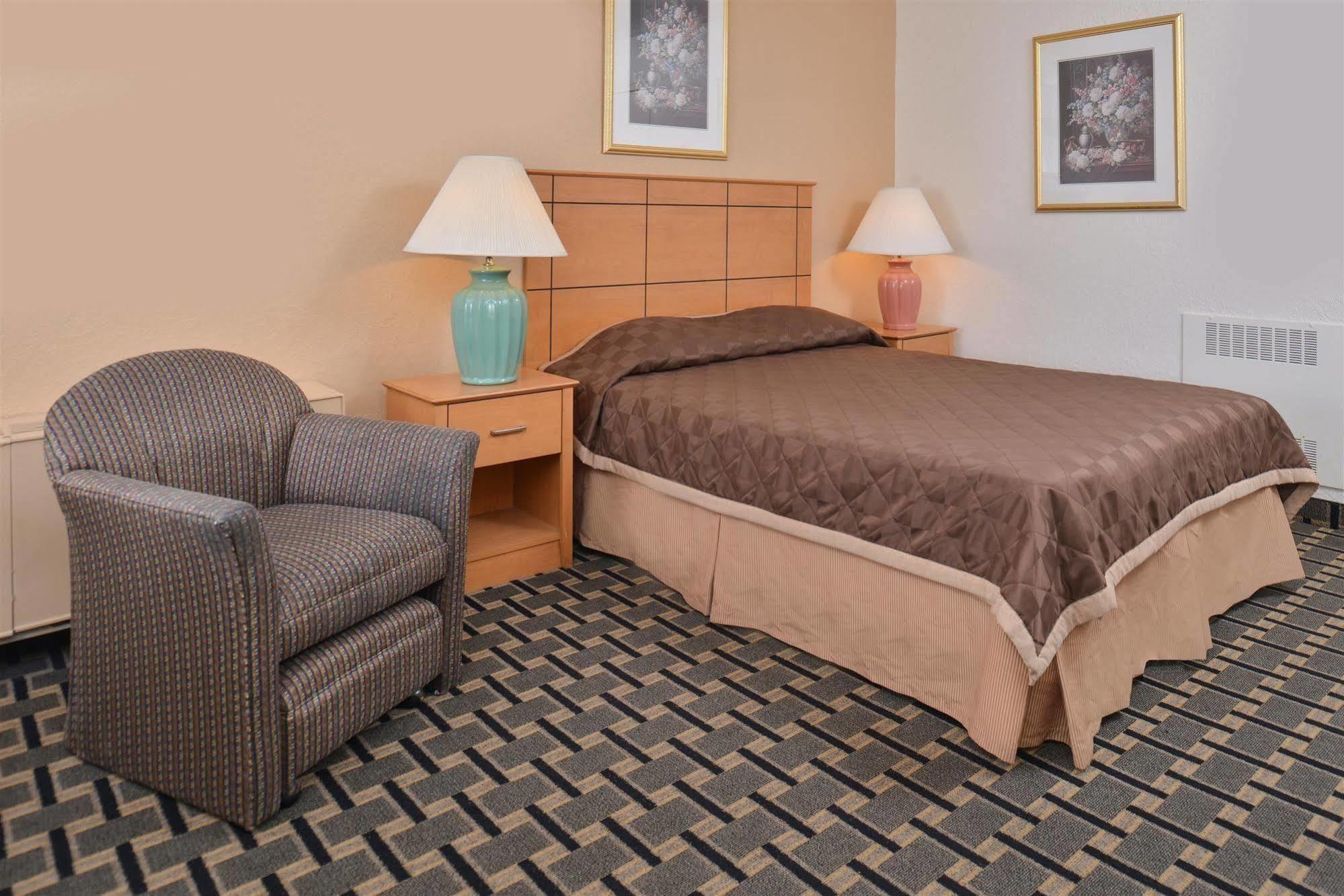 Americas Best Value Inn And Suites St. Cloud Esterno foto