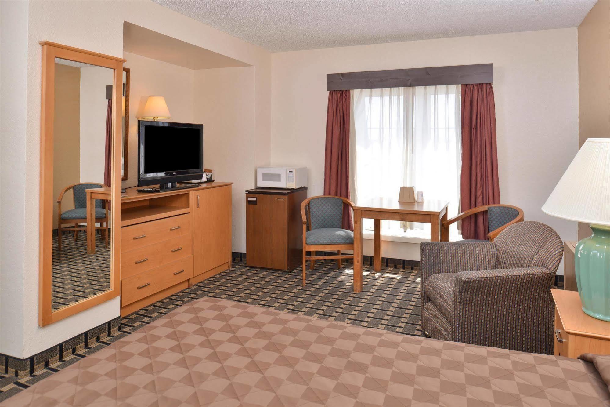 Americas Best Value Inn And Suites St. Cloud Saint Cloud Esterno foto