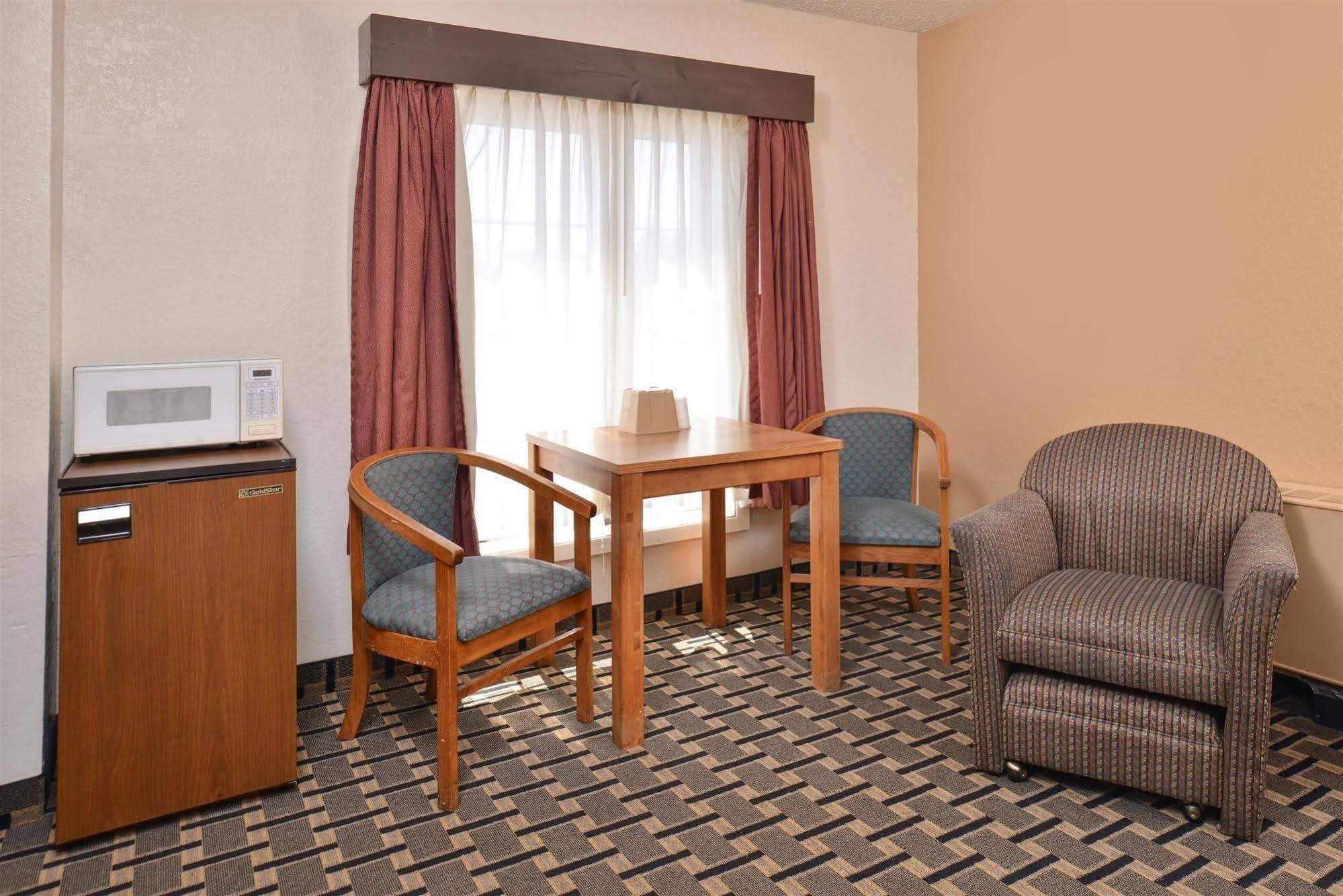 Americas Best Value Inn And Suites St. Cloud Esterno foto