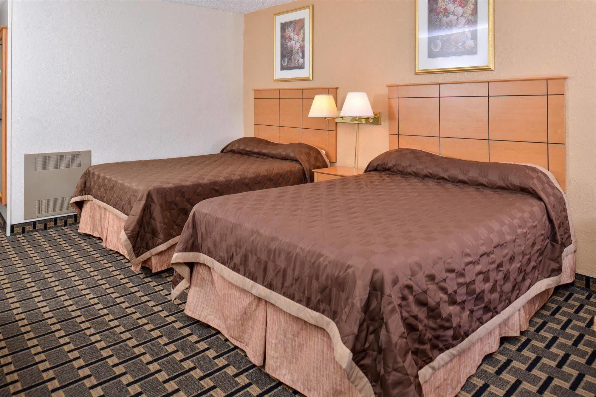 Americas Best Value Inn And Suites St. Cloud Esterno foto