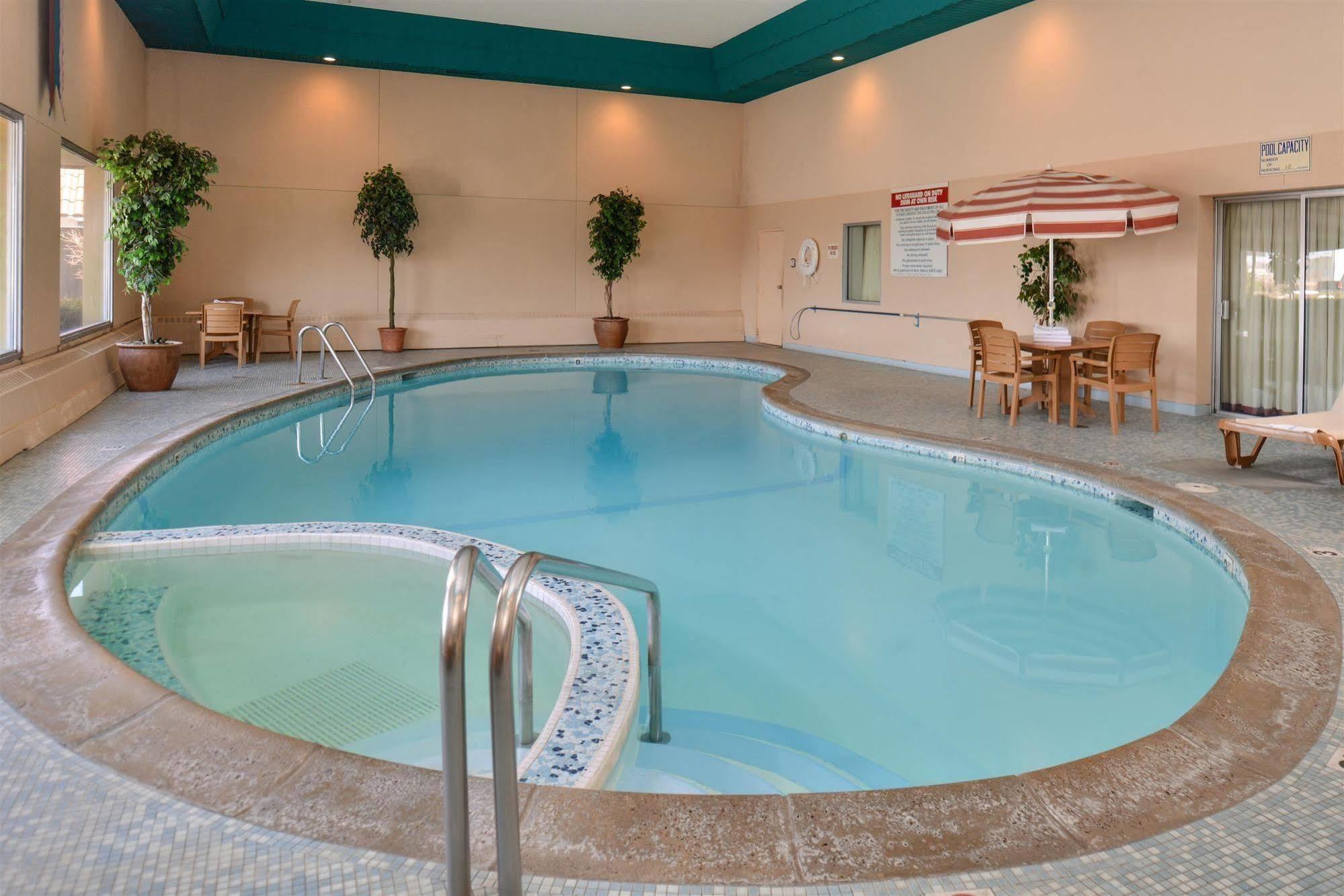 Americas Best Value Inn And Suites St. Cloud Esterno foto