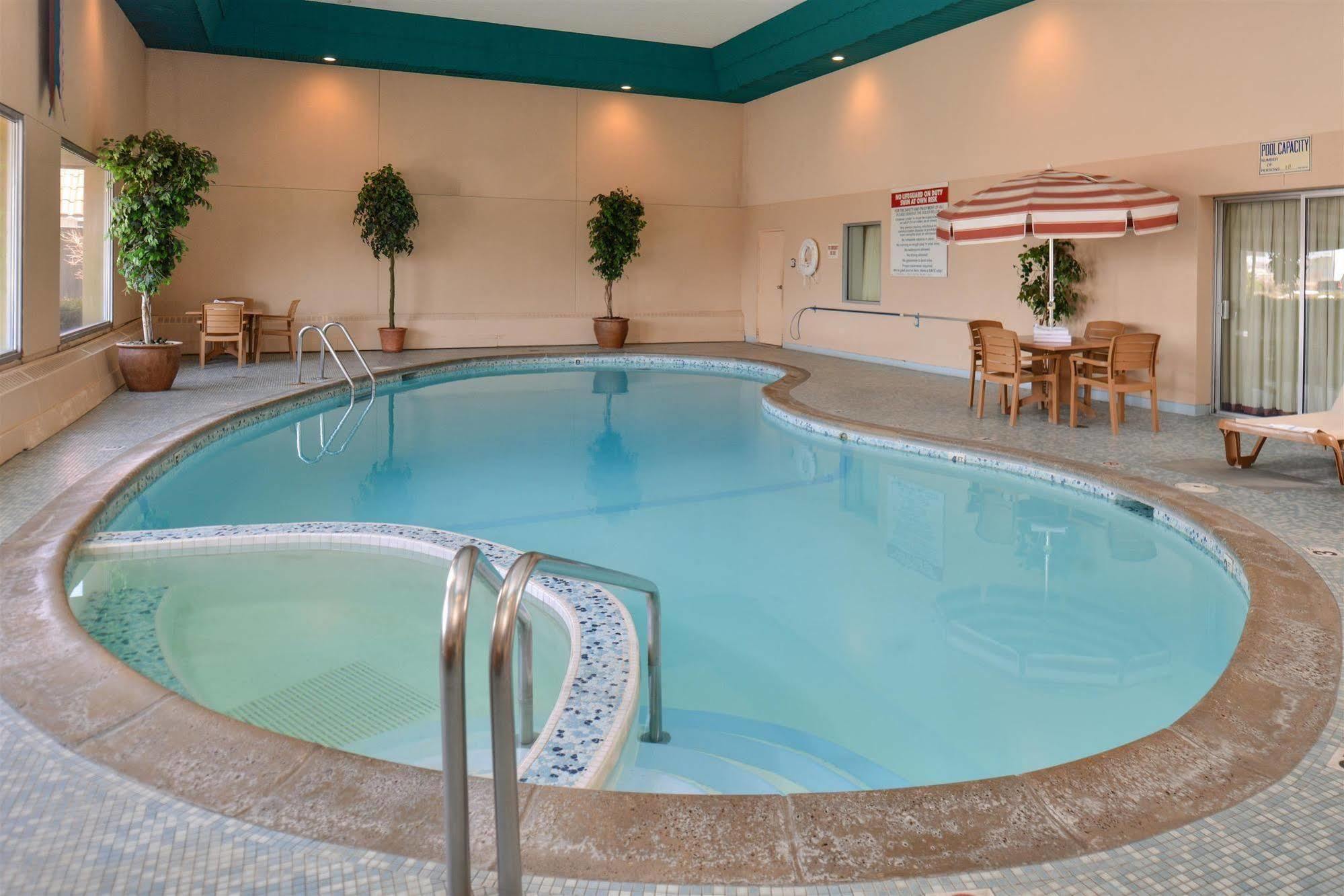 Americas Best Value Inn And Suites St. Cloud Saint Cloud Esterno foto