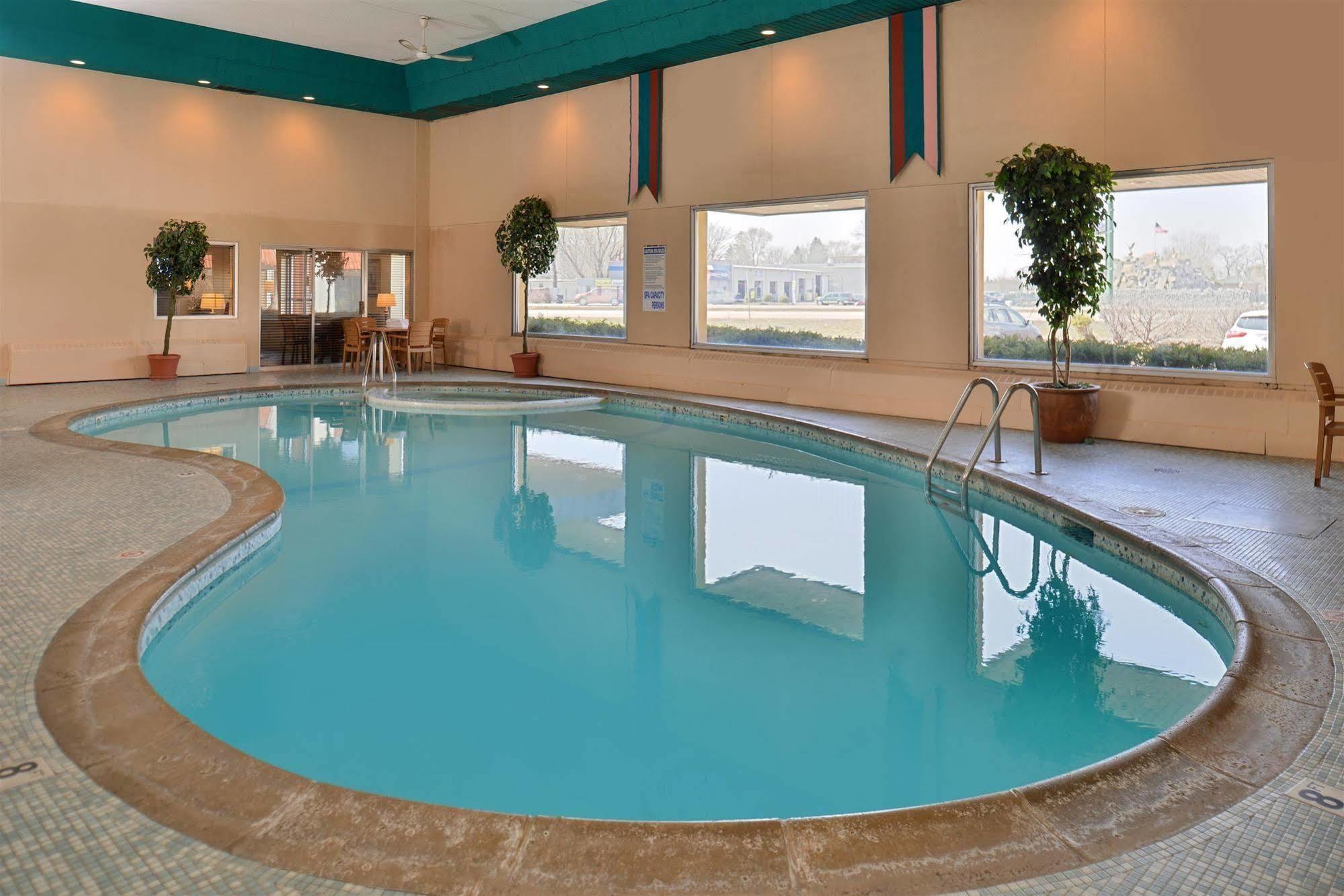 Americas Best Value Inn And Suites St. Cloud Saint Cloud Esterno foto